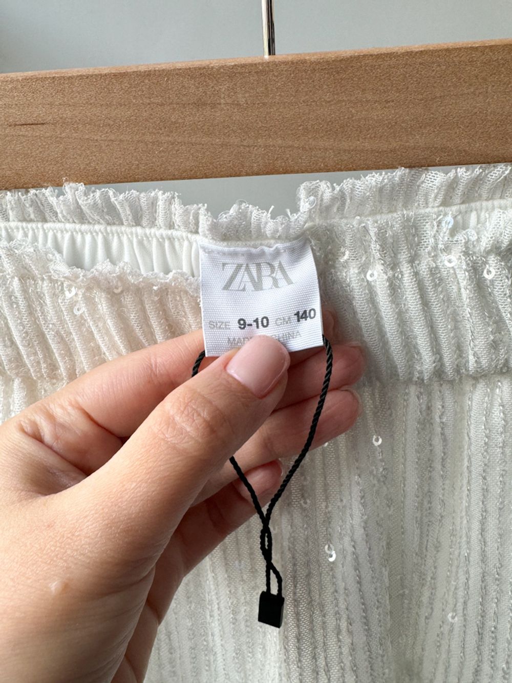 Новая юбка с пайетками Zara, 140