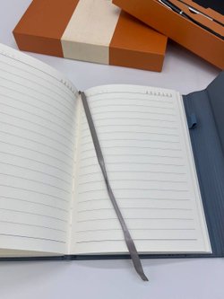 Блокнот подарочный А5 с ручкой О-серый (7725-4)