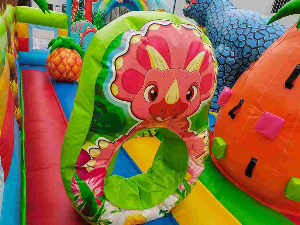 Коммерческий надувной батут "Хамелеон и динозавры" 12*6*6 м