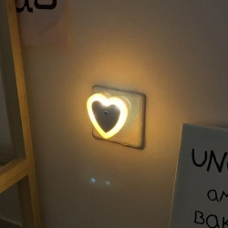 Светодиодный ночник с датчиком света LED, оранжевый с включением от розетки