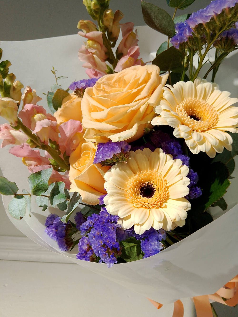 Летний солнечный букет с танацетумом и ароматными пионами Сара Бернард (С0034)