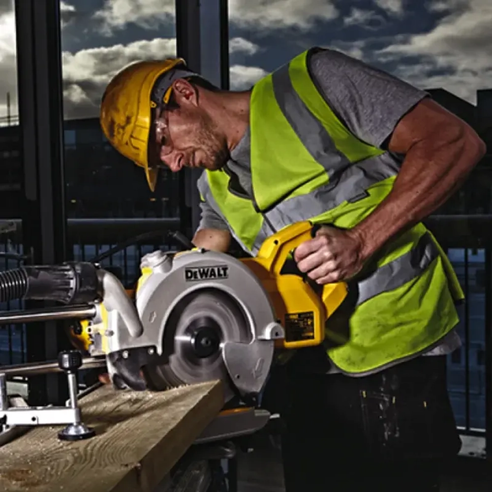 Торцовочная пила DeWALT DWS778, DWS778-QS