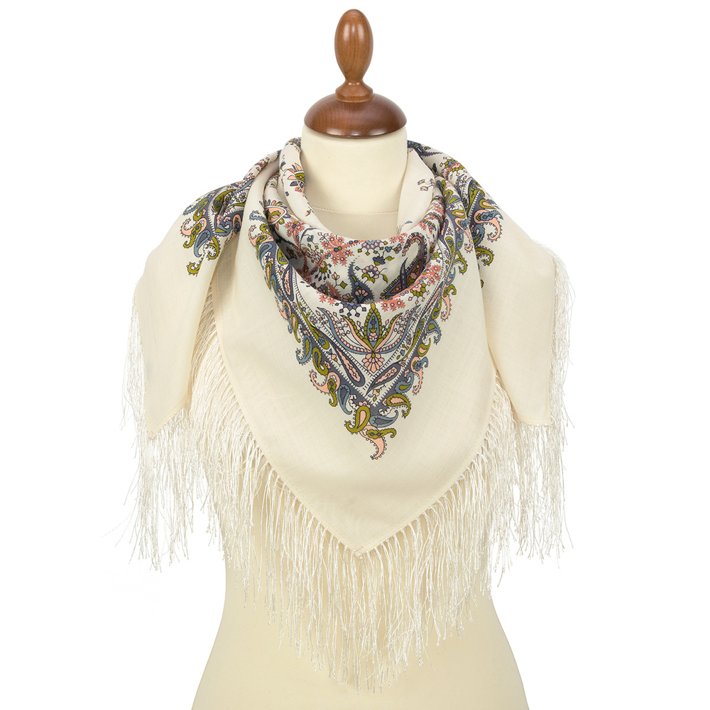 Платок шерстяной с шелковой бахромой