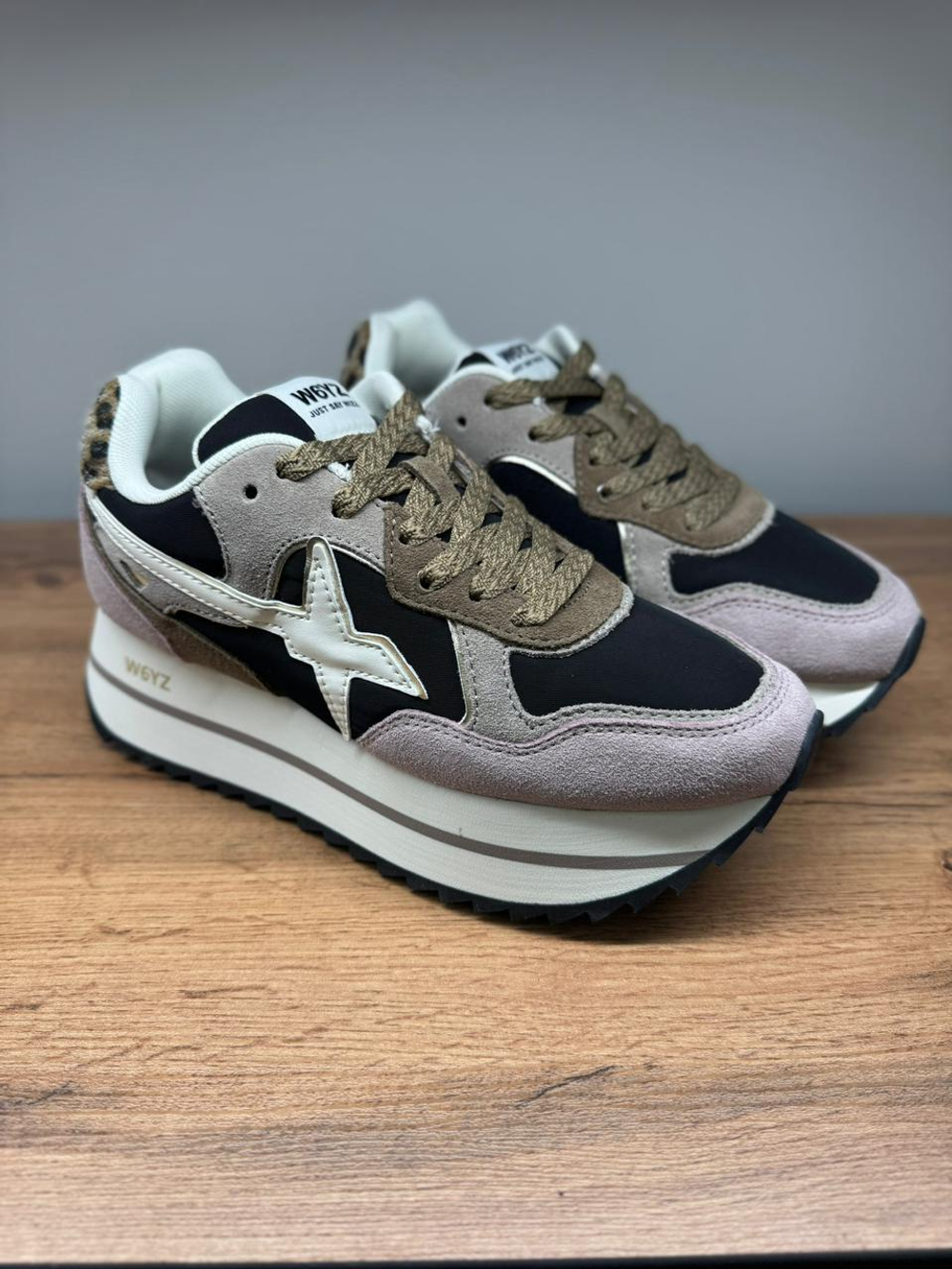 Кроссовки W6YZ женские