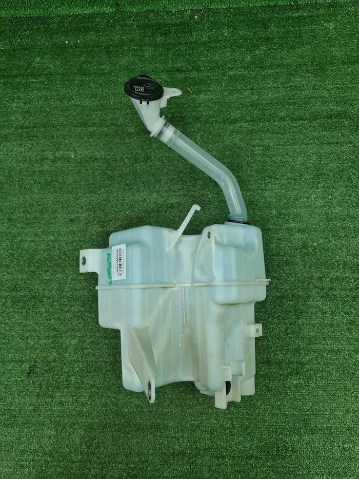 Бачок омывателя Toyota Camry xv70 (2017-н.в.)