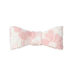 Бант-бабочка из розового кружева с декором