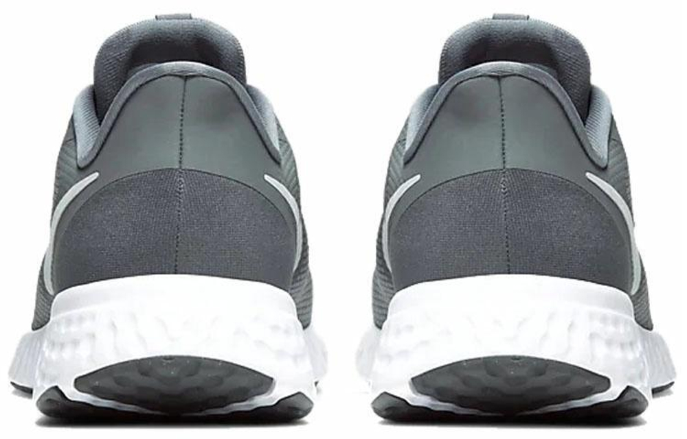 Кроссовки Nike Revolution 5