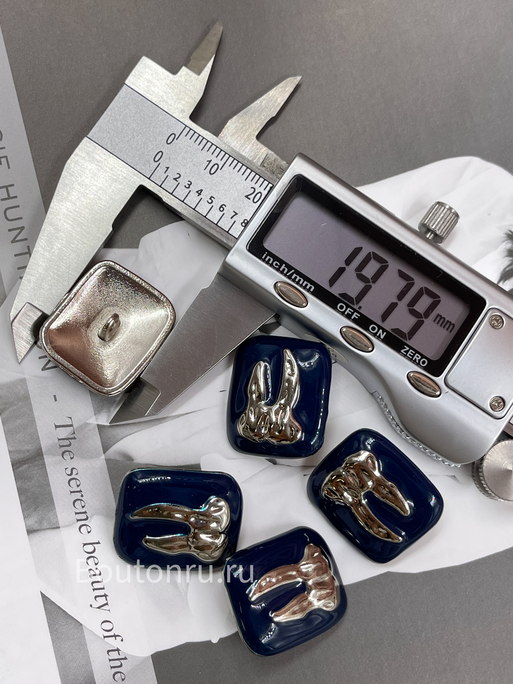 Пуговицы Скиапар. с синей эмалью и серебристым "Зубом"