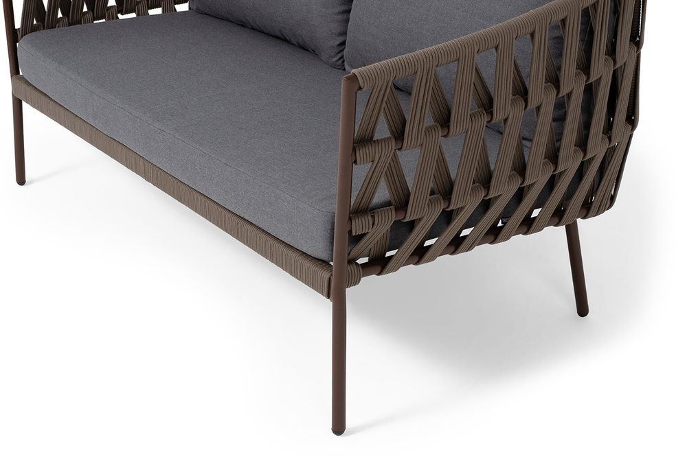 "Диего" диван 2-местный плетеный из роупа, каркас алюминий коричневый (RAL8016) муар, роуп коричневый круглый, ткань темно-серая 027