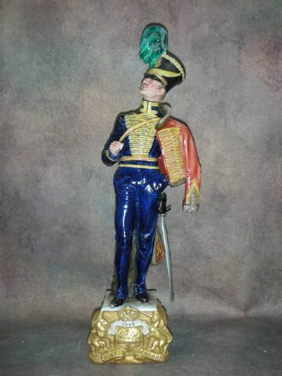 Статуэтка. Фарфор. Солдат. Гусар. Capodimonte. Италия