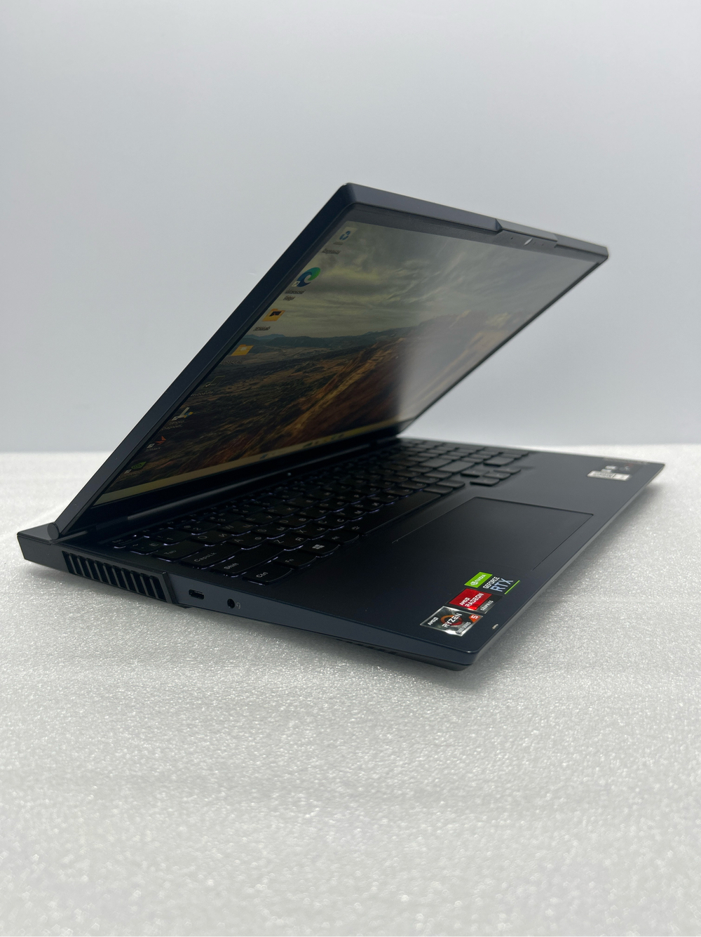 Ноутбук Lenovo Legion 5 Gen 6 15.6"/AMD Ryzen 7 5800H/RAM 16 GB/SSD 512GB/nVidia GeForce RTX 3060 6 GB/1920x1080/IPS 165Hz/DOS/Подсветка кл-ры: LED/черный. Состояние: C1