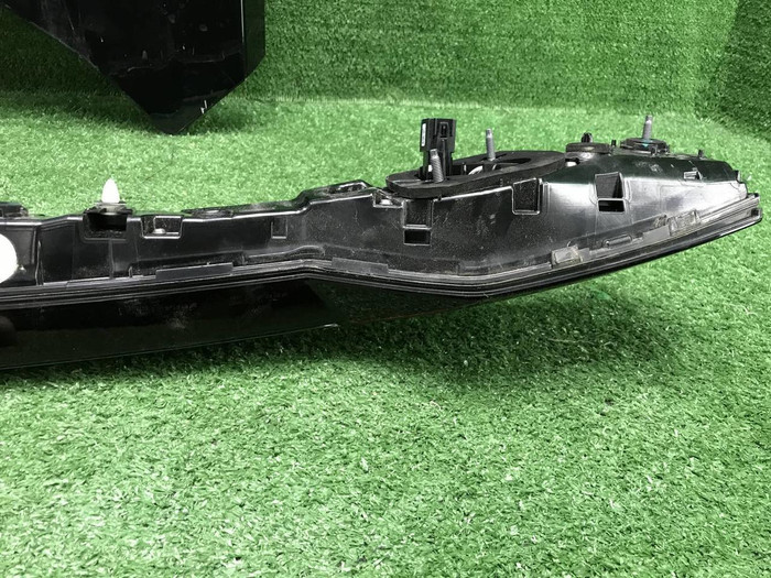 Фонарь крышки багажника Geely Monjaro (2021-н.в.)