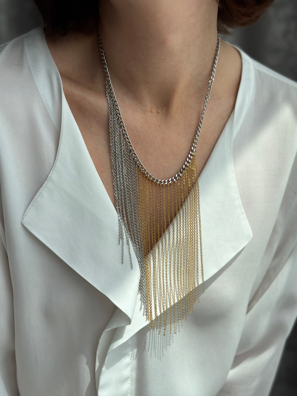 Колье биколор с тонкими цепочками, оттенки золото и серебро