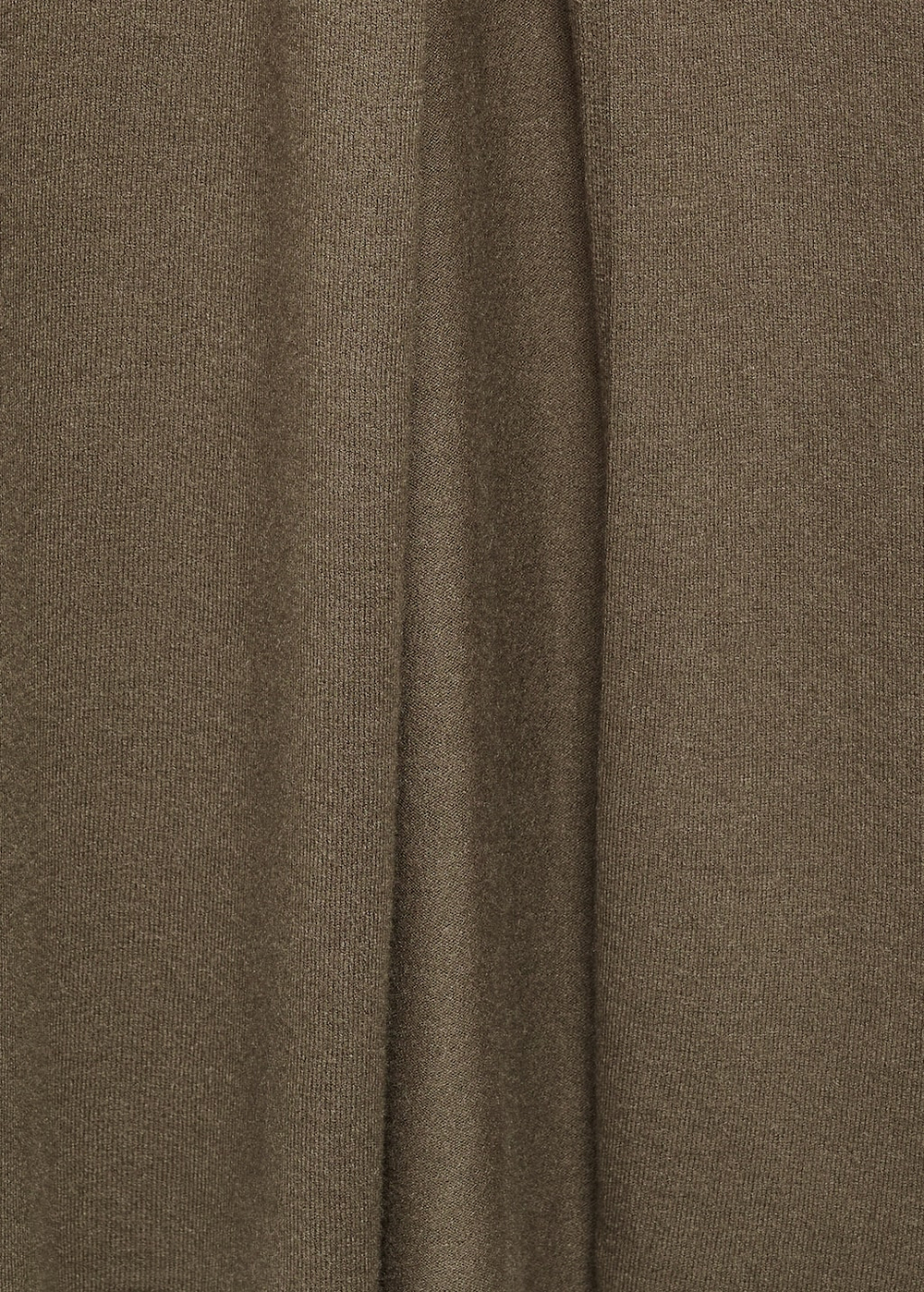 Трикотажное платье с разрезом