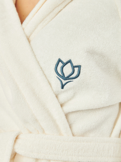 Халат Claire Batiste Atelier c капюшоном и вышивкой айвори