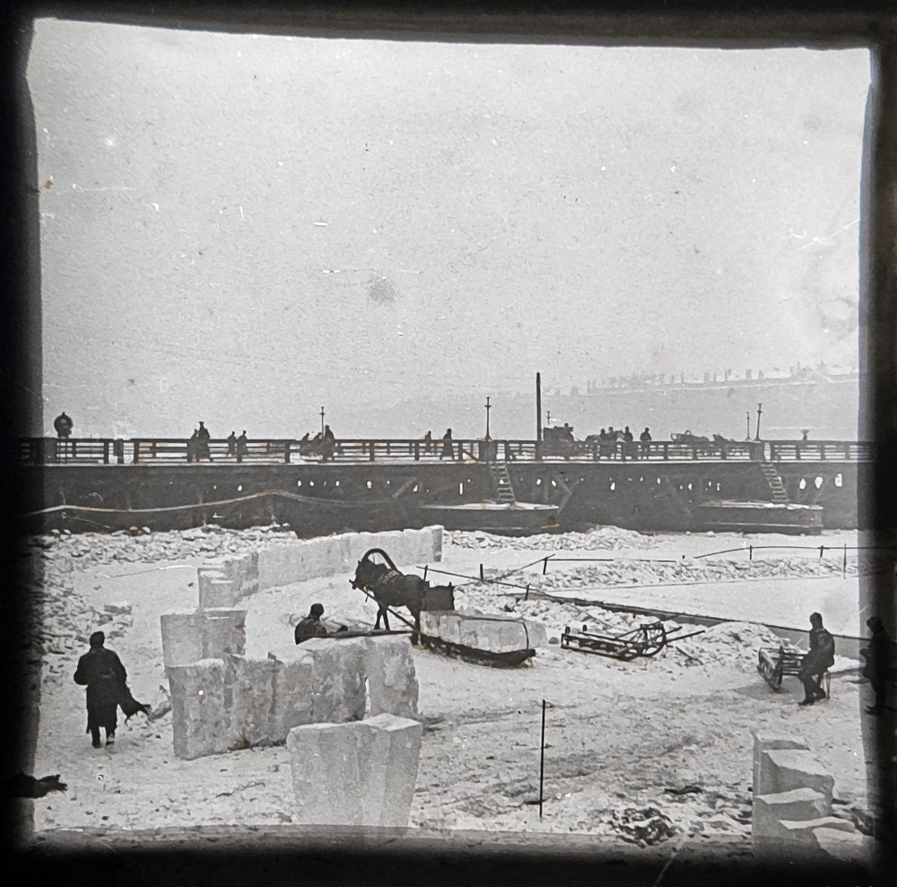 "Коллекция из 16 редких трехмерных стереоизображений Санкт-Петербурга и Кронштадта на стекле вместе со стереоскопом". Николай Петрович Сырейщиков. 1900 г.