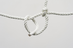 Сетка для лазания 2х1 метра (ячейка 25х25 см, хвосты 40 см по периметру)