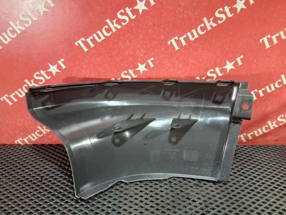 Накладка корпуса фары правая