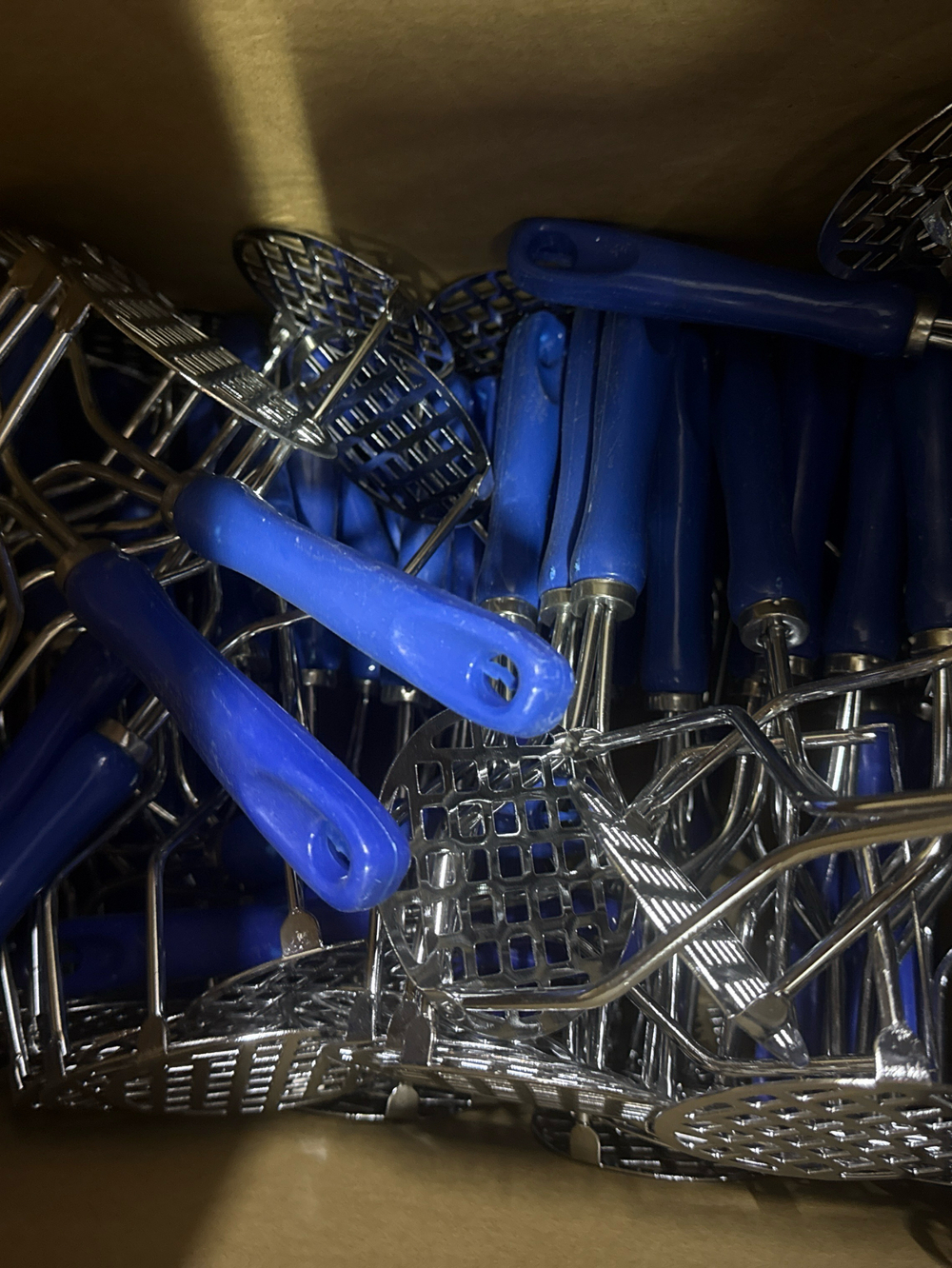 толкушка пластиковая синяя