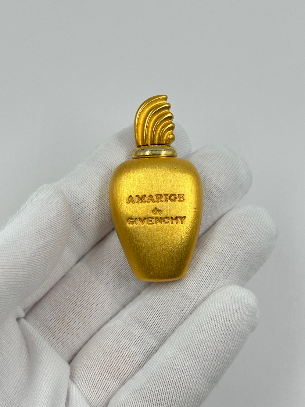 Брошь в виде флакона духов Amarige Givenchy