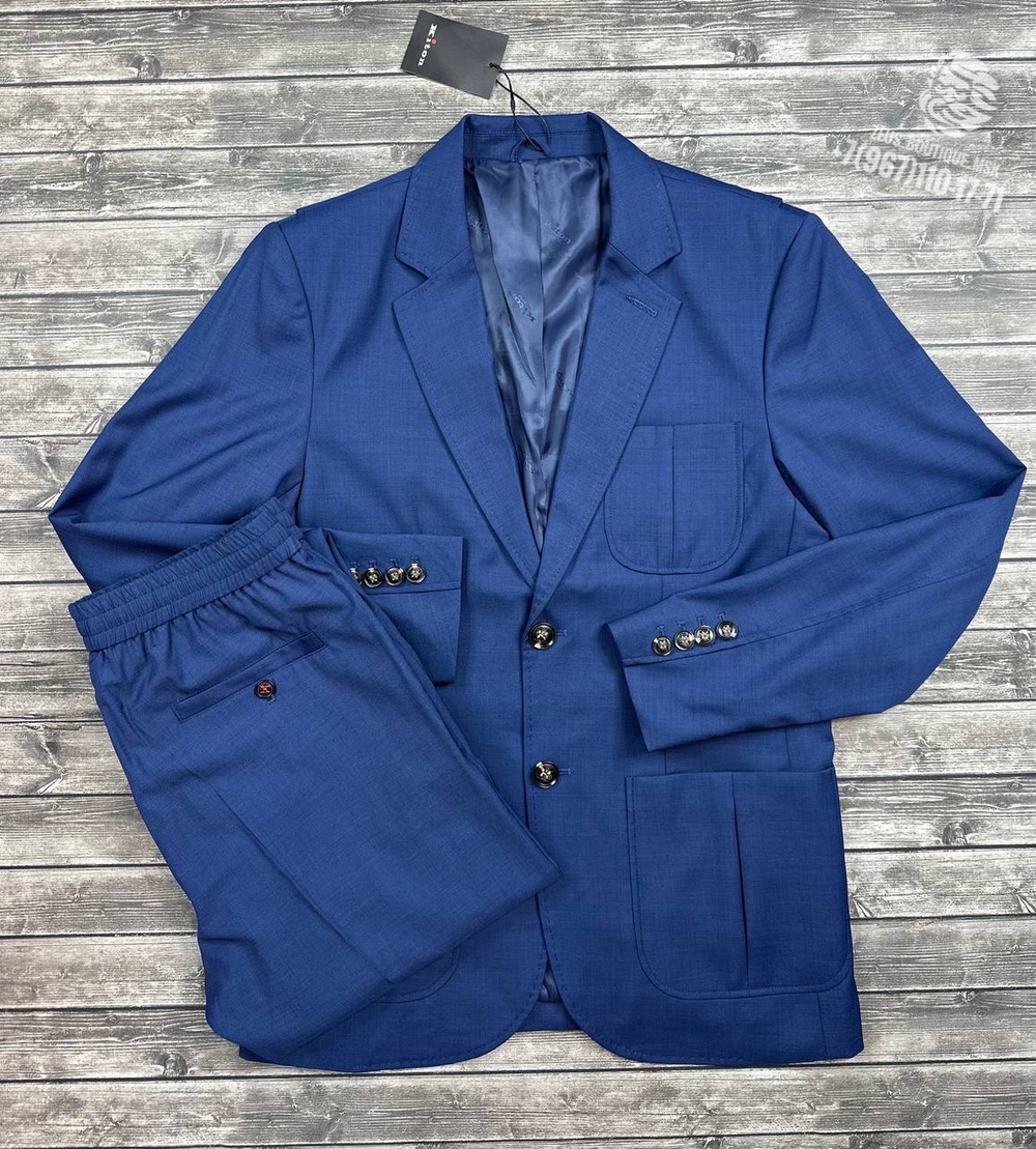 Классический костюм Kiton