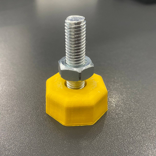 Ножка желтая М10 квадр 1 шт