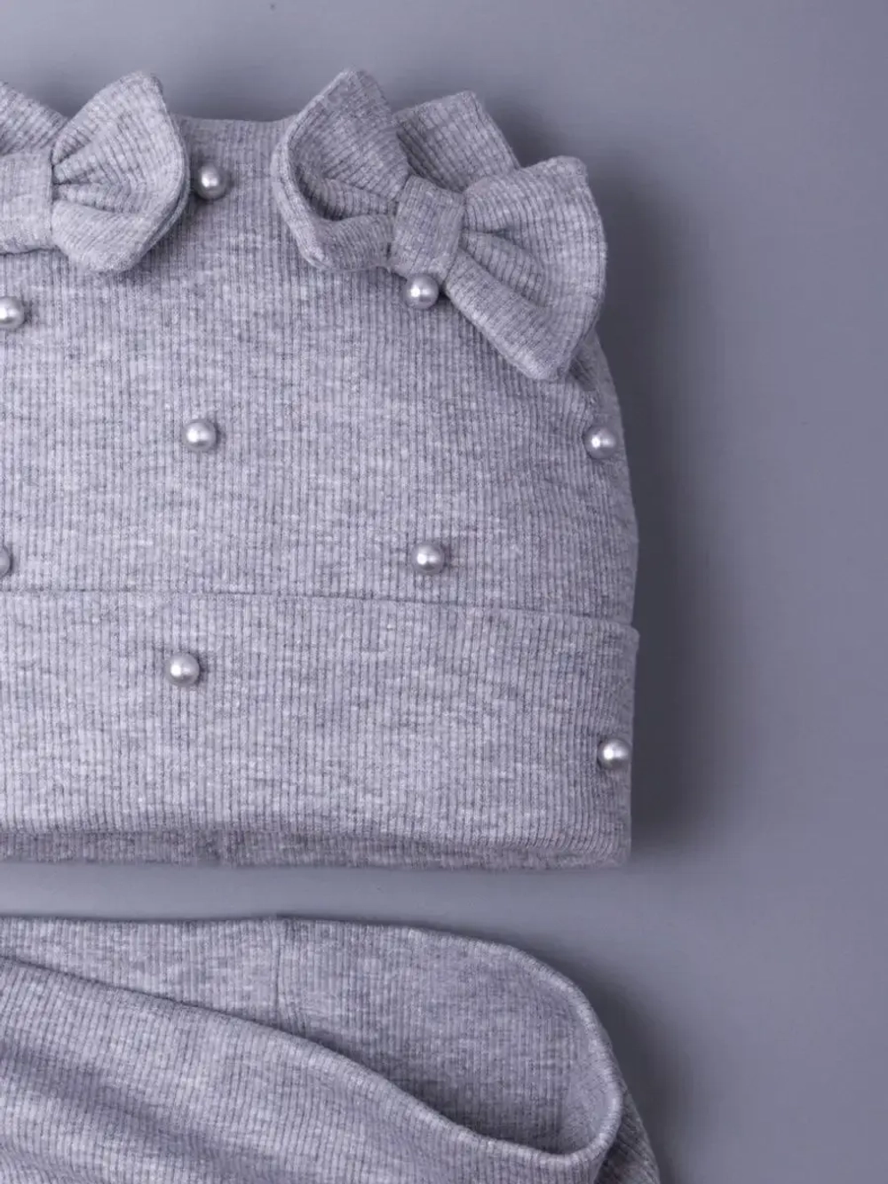 Шапка для девочки на осень с ушками и снуд