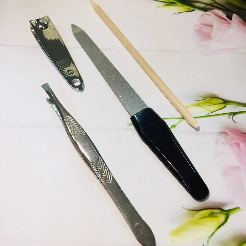 Маникюрный набор на блистере, 4 предмета «Ultramarine» (пилка металлическая, кусачки, апельсиновая палочка и пинцет)