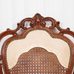 Стул с тисненой золотом кожей