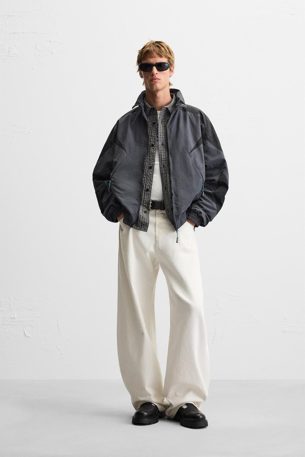 ZARA КУРТКА В СТИЛЕ КОЛОР-БЛОК ИЗ ВЫСОКОТЕХНОЛОГИЧНОЙ ТКАНИ, СИНИЙ/ЧЕРНЫЙ