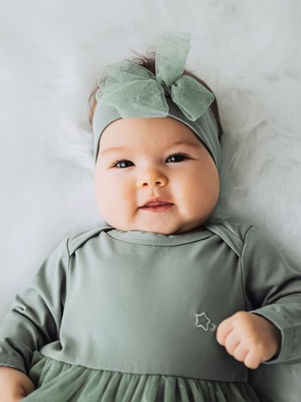 Повязка с бантом из фатина "Шалфей" 0+