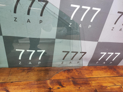 Стекло двери передней правой Mercedes R (W251) 05-17 Б/У Оригинал a2517250210