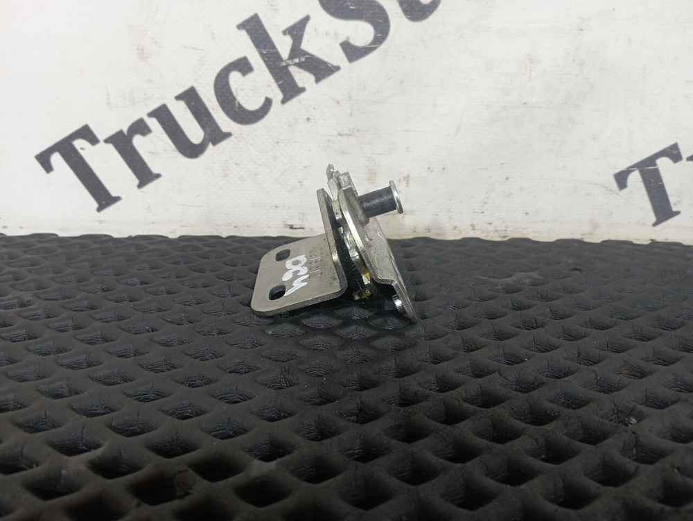 Замок инструментального ящика правый 2023г