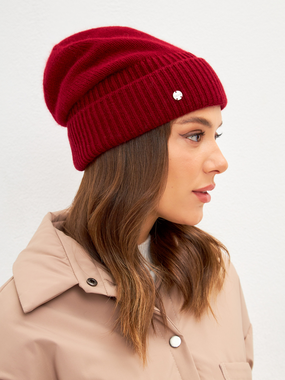 Шапка FABI удлиненная одинарная c отворотом с содержанием 
шерсти енота и ангоры