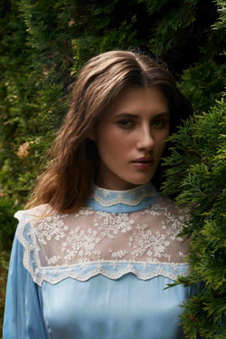 Платье миди со вставкой на груди голубое