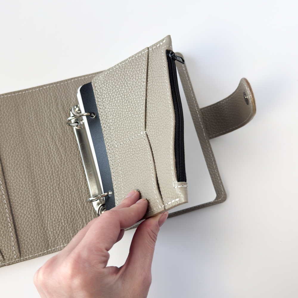 Вставка с карманом на молнии в блокнот на 4/2 кольцах