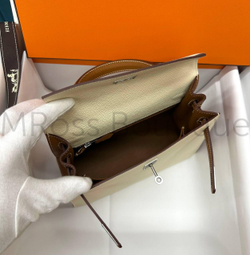 Сумка Hermes Kelly женская в молочном цвете с коричневой ручкой