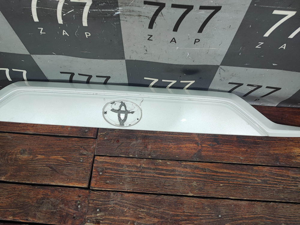 Накладка крышки багажника Toyota RAV4 V (XA50) 18-нв Б/У Оригинал 768010R110