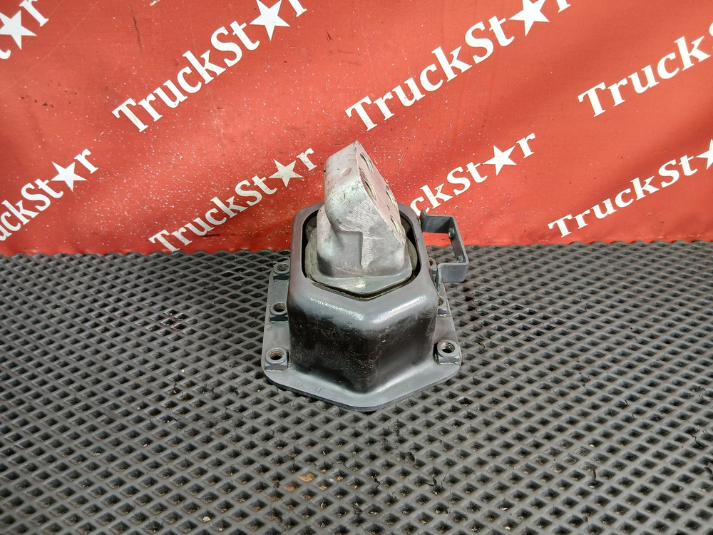 Подушка двигателя задняя