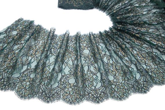 01-45 Кружево шантильи 24 см, зеленый/золото