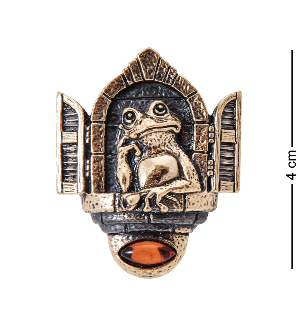 AM- 714 Брошь «Лягушка в окошке» (латунь, янтарь)