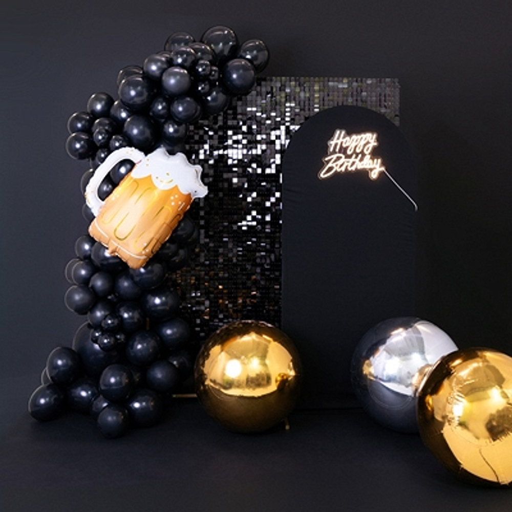Фотозона из воздушных шаров Пиво в чёрном