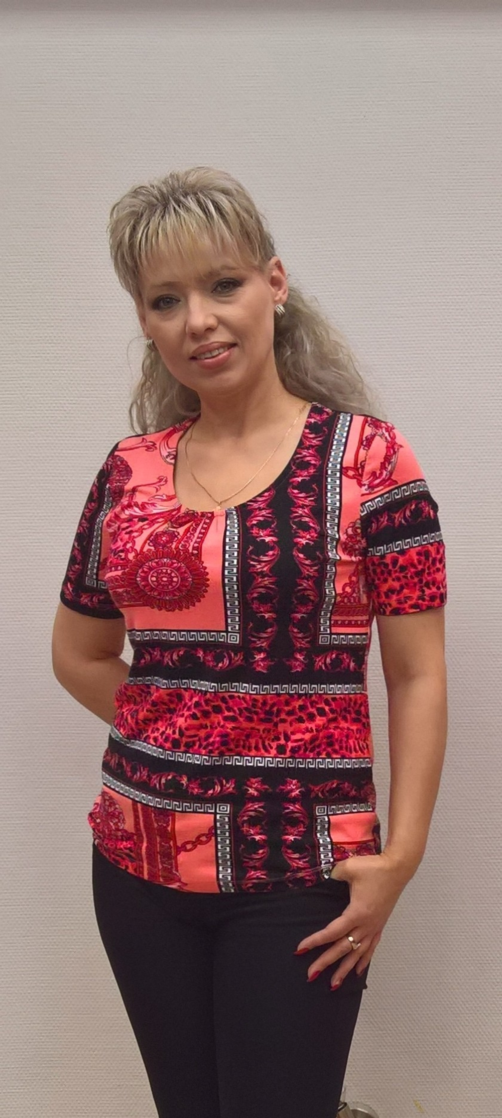 Нарядная трикотажная блуза