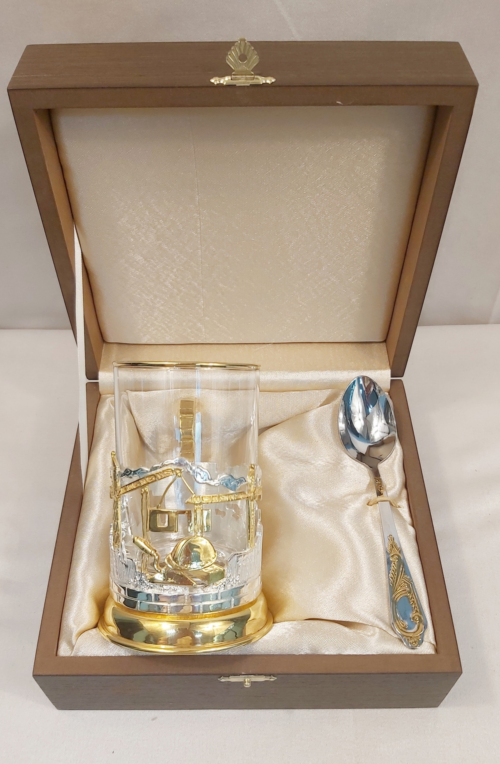 Подстаканник "Подарок строителю" с золочением и серебрением в футляре (венге)