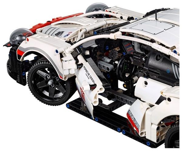 Конструктор LEGO Technic 42096 Порше 911 RSR