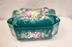 Шкатулка "Цветы на зеленом" с жостовской росписью