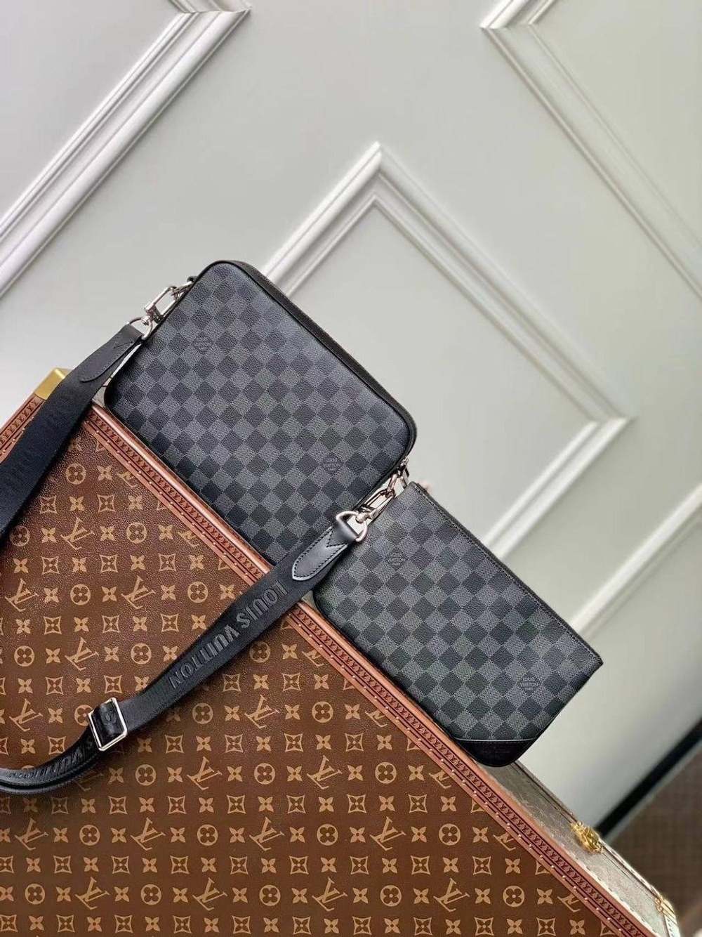 Слинг Louis Vuitton