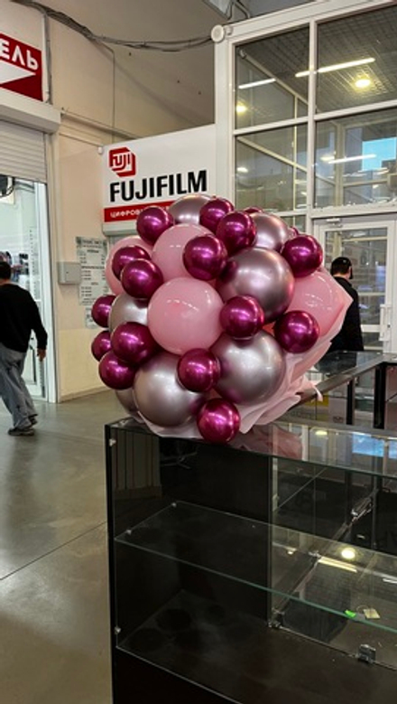 Огромный вау букет в гранатовом цвете