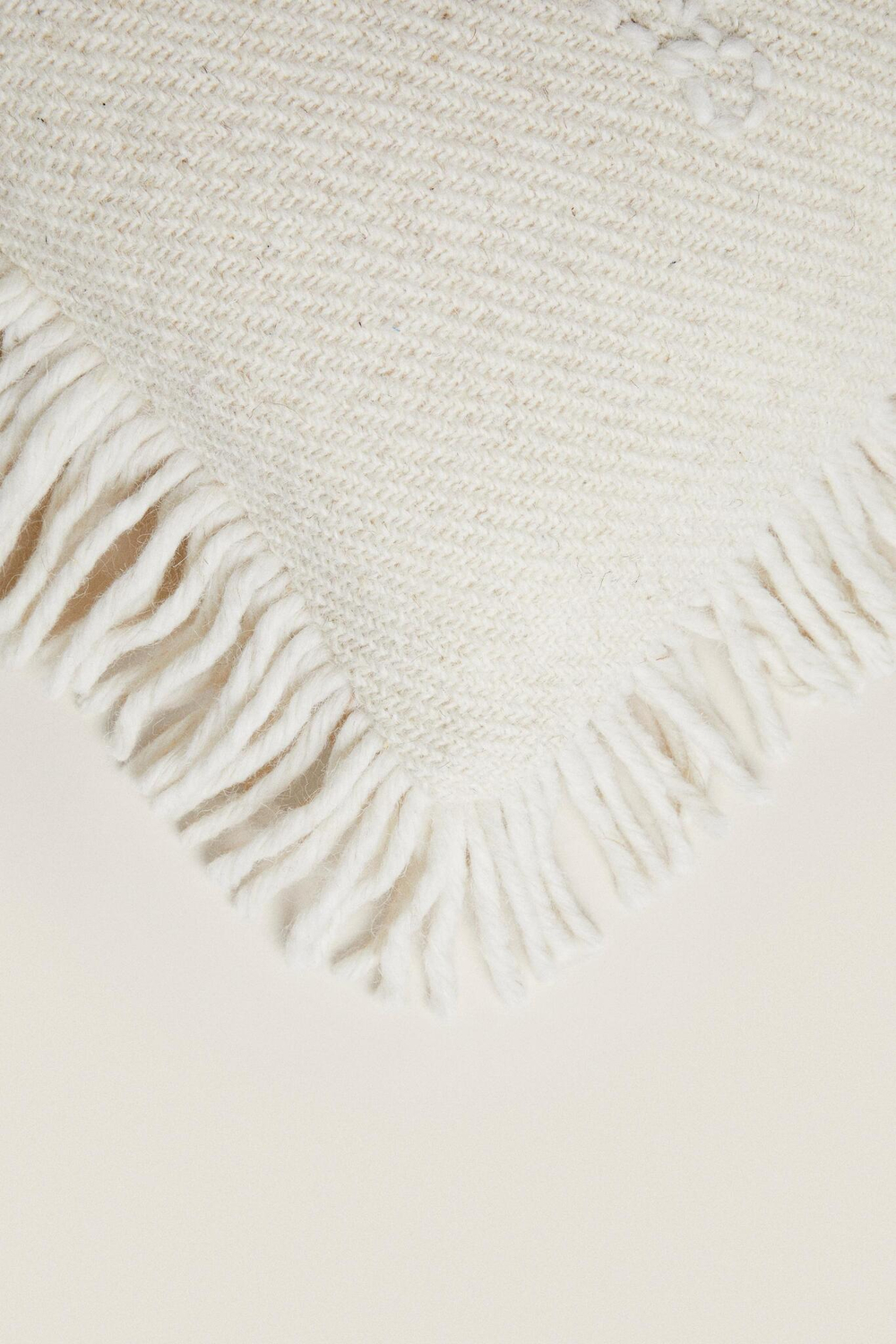 ZARA HOME ЧЕХОЛ ДЛЯ ДЕКОРАТИВНОЙ ПОДУШКИ С ВЫШИВКОЙ ИЗ ШЕРСТИ, ЭКРЮ