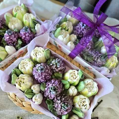 Цветы из зефира «Сирень с тюльпанами» / 23×16 см